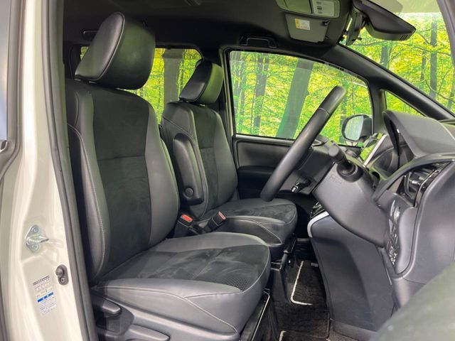 TOYOTA VOXY 4WD 2021