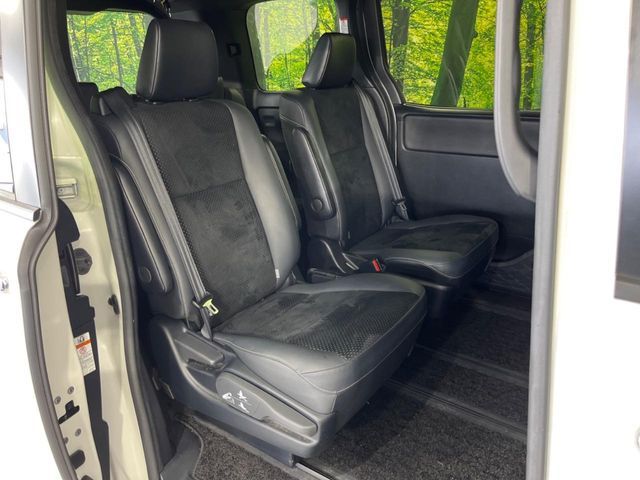 TOYOTA VOXY 4WD 2021