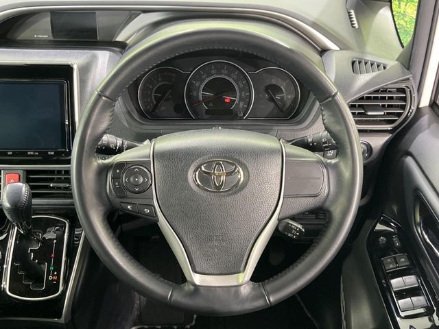 TOYOTA VOXY 4WD 2021