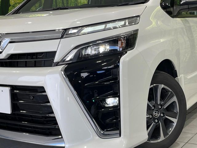 TOYOTA VOXY 4WD 2021