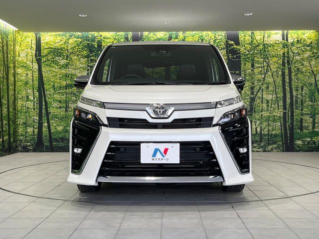 TOYOTA VOXY 4WD 2021