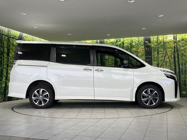 TOYOTA VOXY 4WD 2021