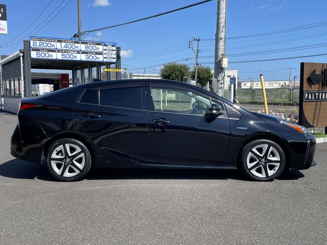 TOYOTA PRIUS 2019
