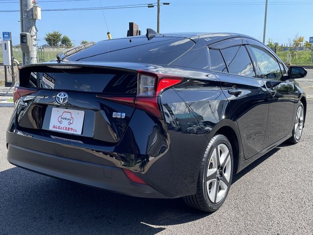 TOYOTA PRIUS 2019