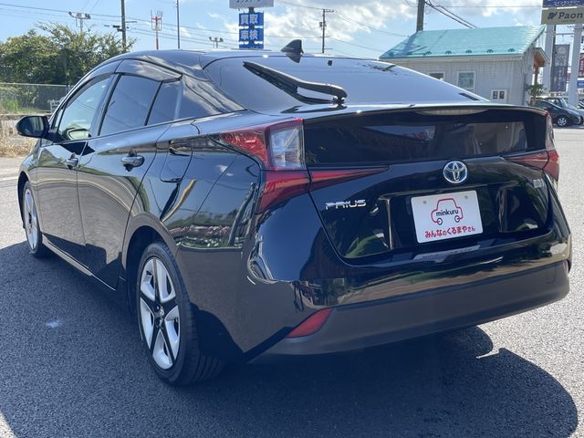 TOYOTA PRIUS 2019