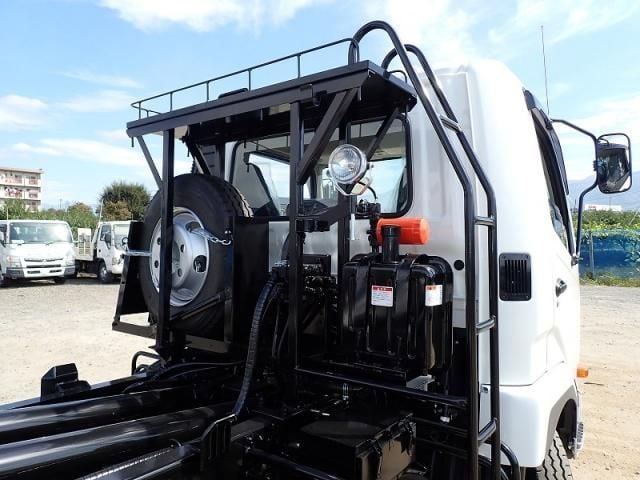 MITSUBISHI FUSOU FIGHTER 2025