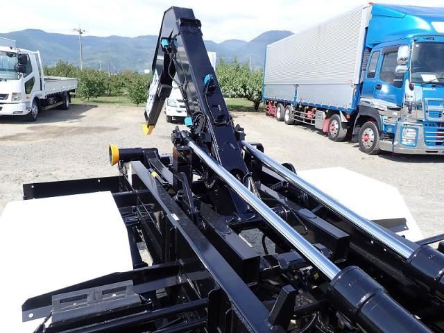 MITSUBISHI FUSOU FIGHTER 2025