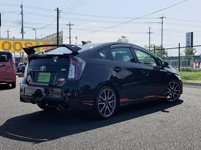 TOYOTA PRIUS 2014