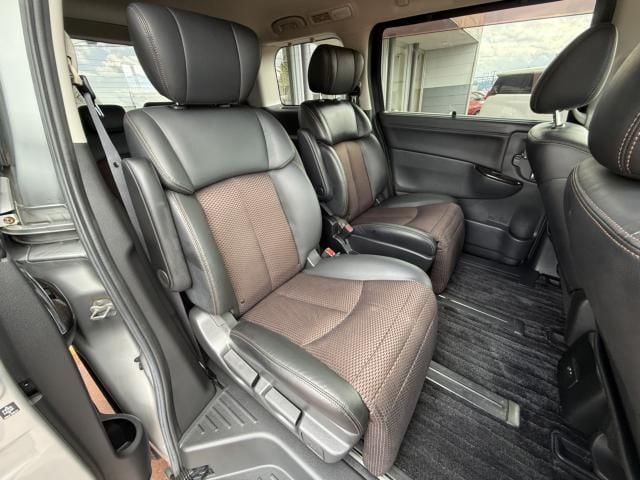 NISSAN ELGRAND 2010