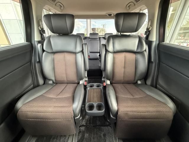 NISSAN ELGRAND 2010