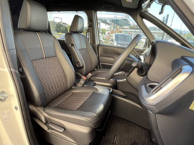 TOYOTA NOAH HYBRID 2023