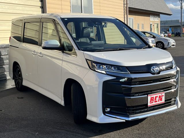 TOYOTA NOAH HYBRID 2023