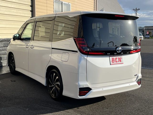 TOYOTA NOAH HYBRID 2023