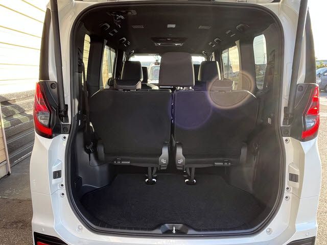 TOYOTA NOAH HYBRID 2023