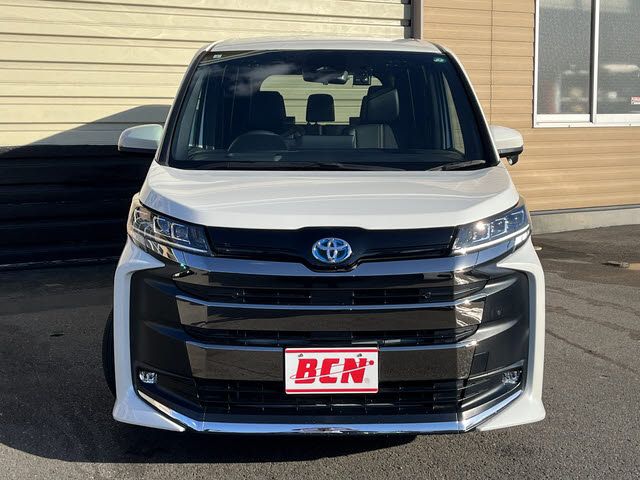 TOYOTA NOAH HYBRID 2023