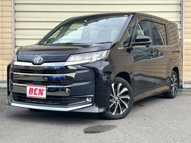TOYOTA NOAH HYBRID 2022