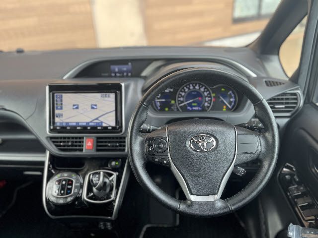 TOYOTA VOXY HYBRID 2021