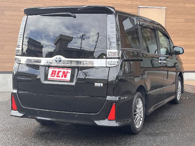 TOYOTA VOXY HYBRID 2021