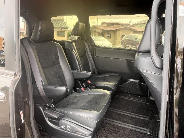 TOYOTA VOXY HYBRID 2021