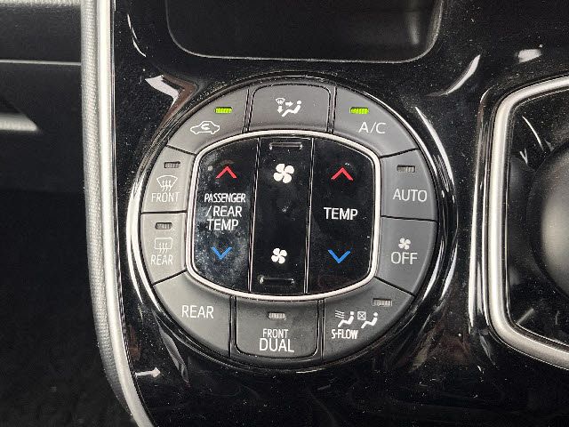 TOYOTA VOXY HYBRID 2021