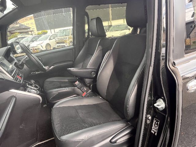 TOYOTA VOXY HYBRID 2021