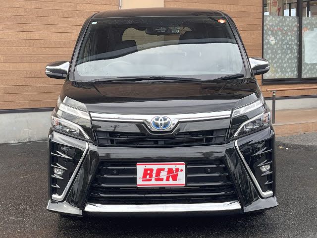 TOYOTA VOXY HYBRID 2021