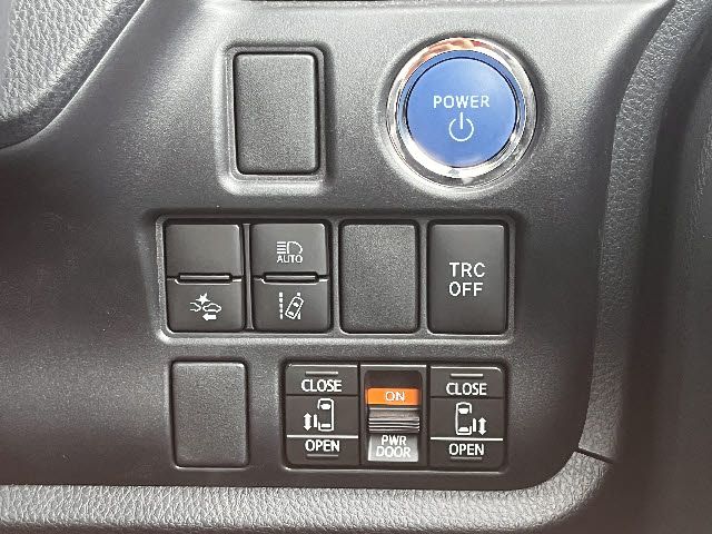 TOYOTA VOXY HYBRID 2021