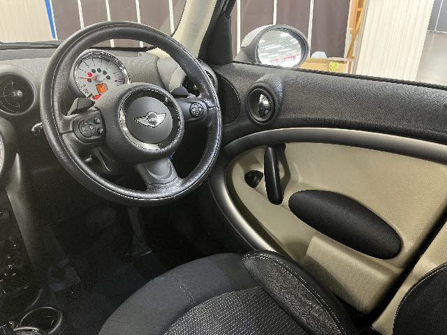 BMW BMW MINI COOPER CROSSOVER 2011