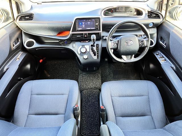 TOYOTA SIENTA HYBRID 2017
