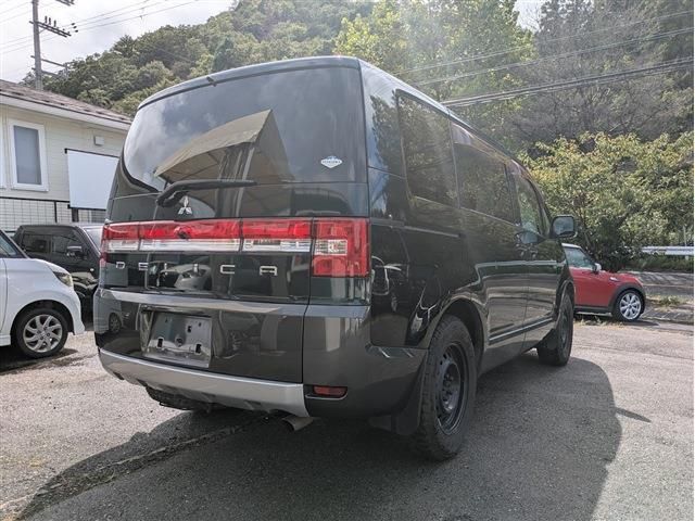 MITSUBISHI DELICA D:5 2WD 2011