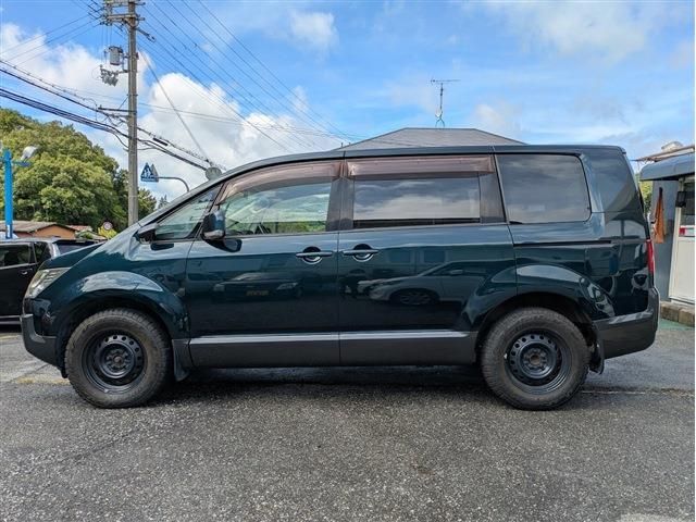 MITSUBISHI DELICA D:5 2WD 2011