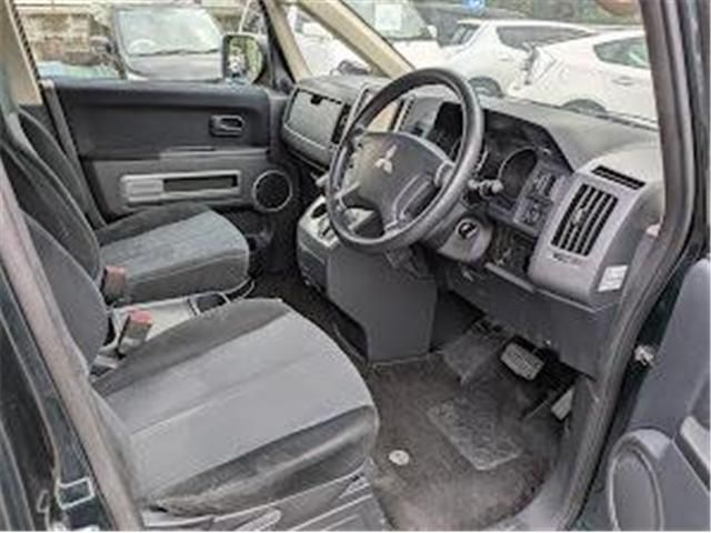 MITSUBISHI DELICA D:5 2WD 2011