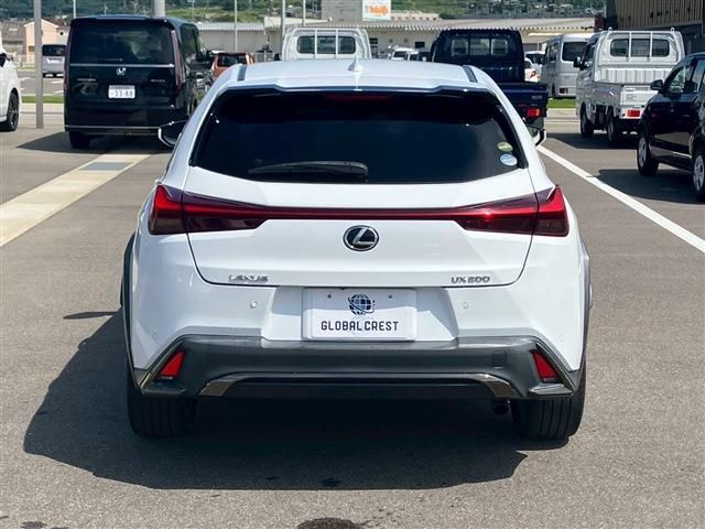 TOYOTA LEXUS UX200 2020