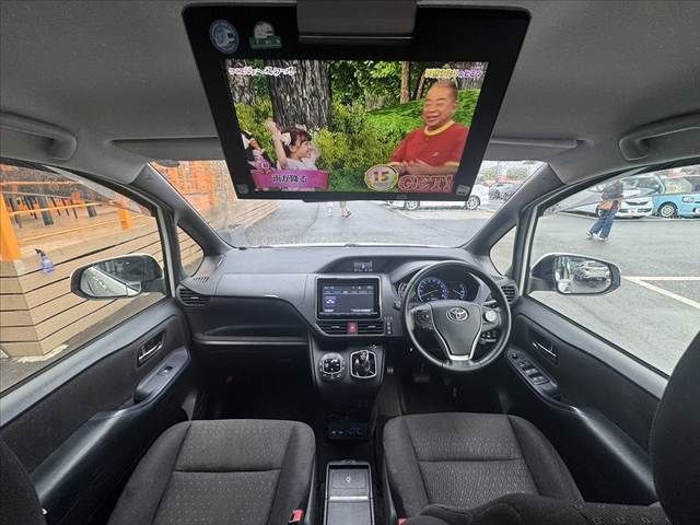 TOYOTA NOAH HYBRID 2015