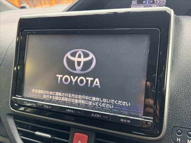 TOYOTA NOAH HYBRID 2015