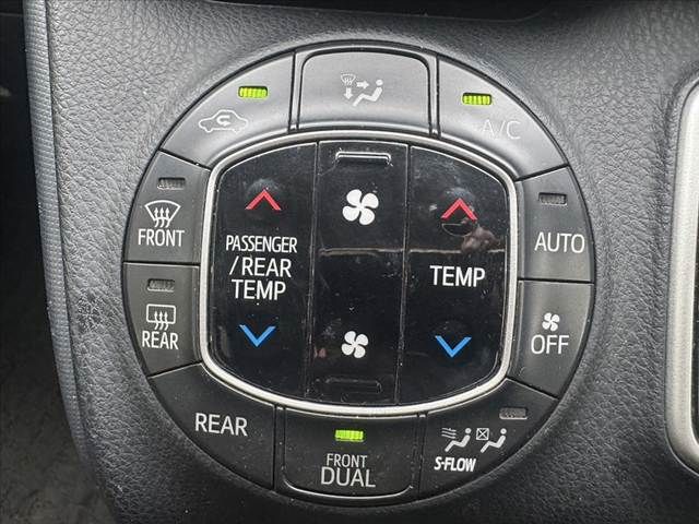 TOYOTA NOAH HYBRID 2015