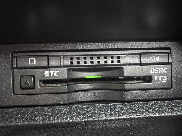 TOYOTA NOAH HYBRID 2015