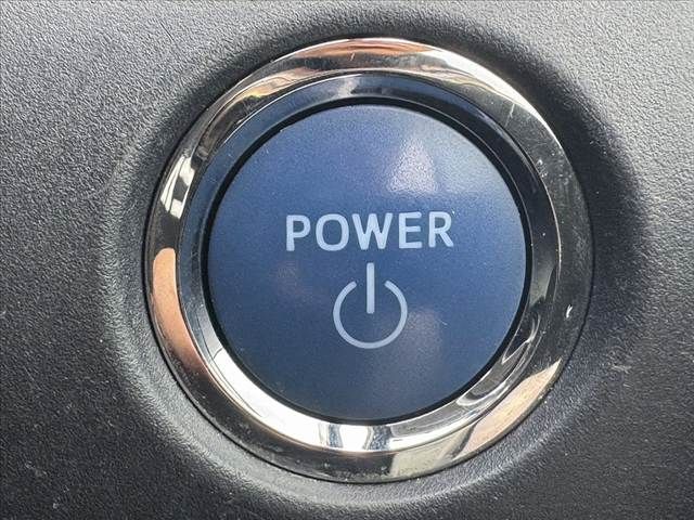 TOYOTA NOAH HYBRID 2015