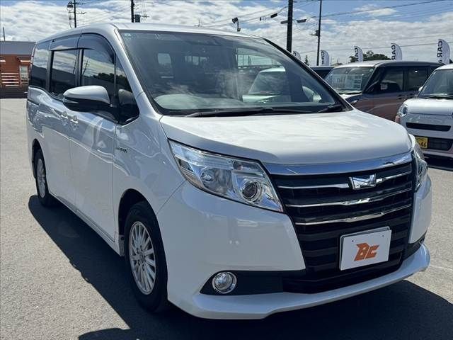 TOYOTA NOAH HYBRID 2015