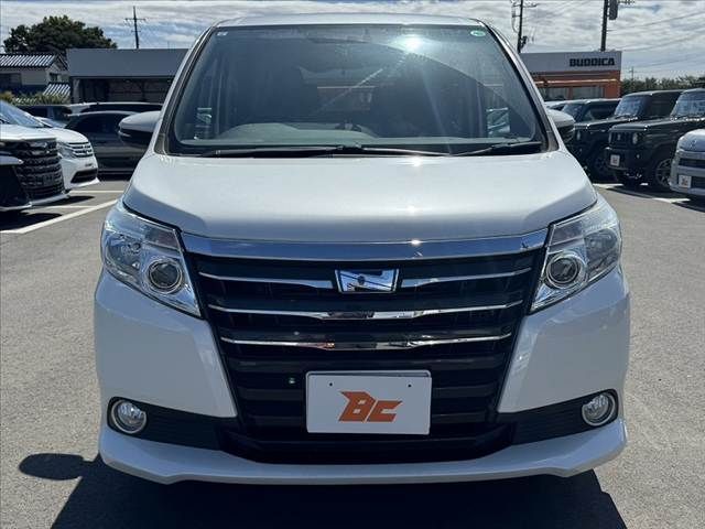 TOYOTA NOAH HYBRID 2015