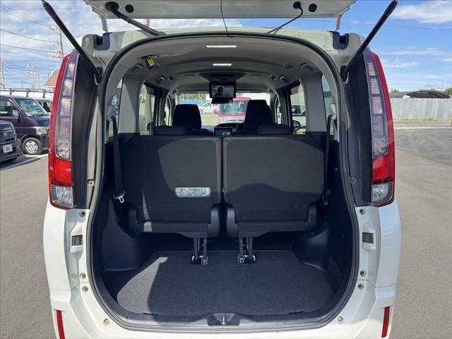 TOYOTA NOAH HYBRID 2015