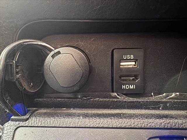 TOYOTA NOAH HYBRID 2015