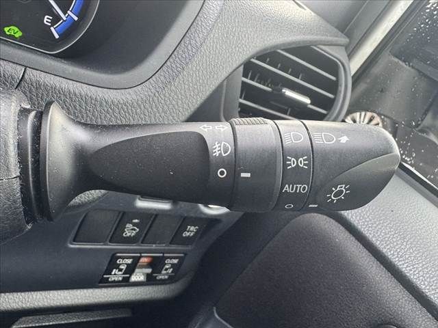 TOYOTA NOAH HYBRID 2015