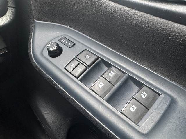 TOYOTA NOAH HYBRID 2015