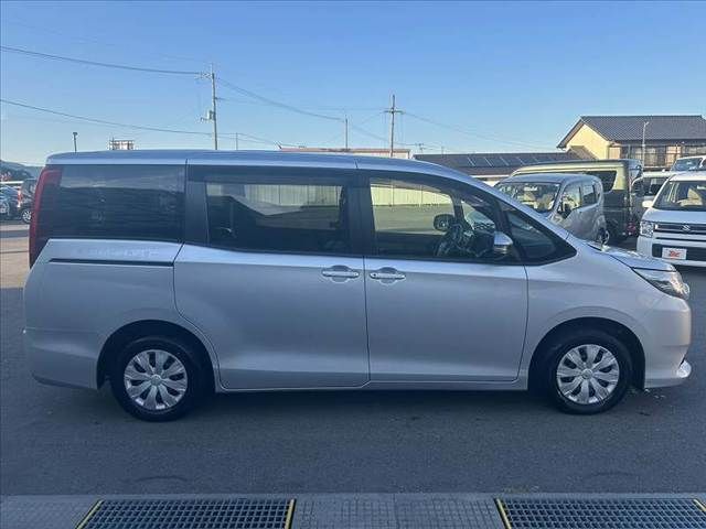 TOYOTA NOAH 2014