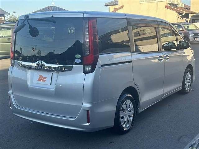 TOYOTA NOAH 2014