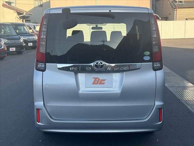 TOYOTA NOAH 2014