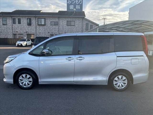 TOYOTA NOAH 2014