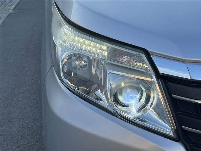 TOYOTA NOAH 2014