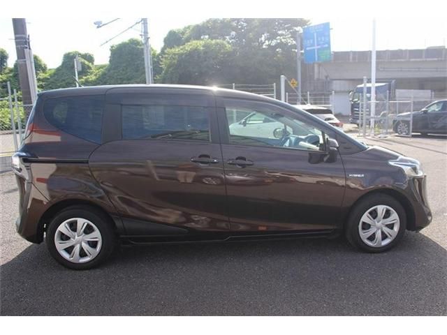 TOYOTA SIENTA HYBRID 2019